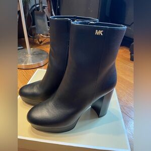 Michael Kors Joanna Faux Leather Platform Boot Bootie Black/Luggage size 7.5 NEW